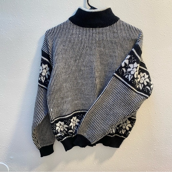 Ski Sweater - Picture 5 of 5